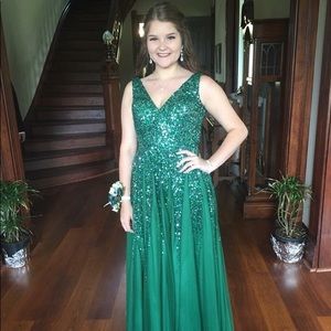 Emeral green prom dress !